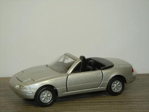 Mazda Eunos MX-5 Roadster 1990 - Diapet 1:40, Hobby en Vrije tijd, Modelauto's | 1:43, Zo goed als nieuw, Auto, Overige merken