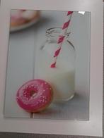 Glazen wanddecoratie - Donuts en melk, Ophalen of Verzenden, Zo goed als nieuw