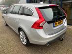 Volvo V60 2.0T Momentum NAVI / CAMERA / 18'' VELGEN, Auto's, Volvo, Voorwielaandrijving, Euro 5, Zwart, 4 cilinders