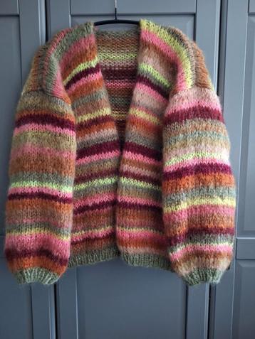 Nieuw handgemaakt mohair vest, grote maat beschikbaar voor biedingen
