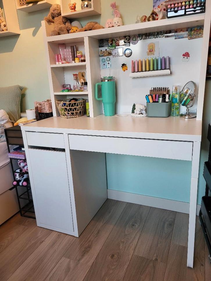 MICKE bureau wit 105x50 cm, Huis en Inrichting, Bureaus, Gebruikt, Bureau, Ophalen