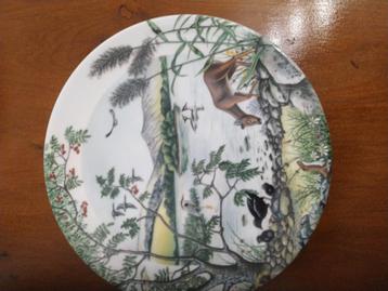 3 mooie gave porseleinen bordjes uit serie  beschikbaar voor biedingen