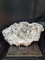 Groot cluster van pyriet, kwarts, apatiet kristallen, uv, Ophalen of Verzenden, Mineraal