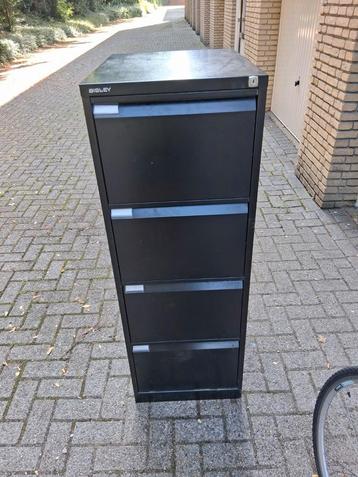 Metalen archief kast met grote lades izgst  koopje  beschikbaar voor biedingen