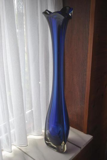 Vaas, elegant ontwerp, blauw paars glas, 67 cm hoog beschikbaar voor biedingen