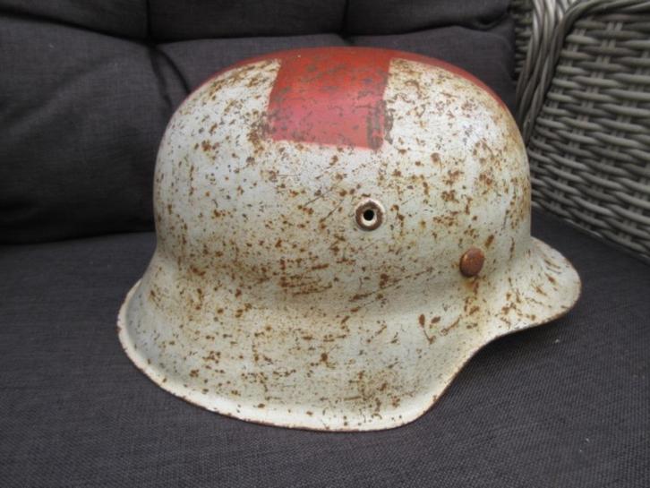 M42 Rode kruis helm, Verzamelen, Militaria | Tweede Wereldoorlog, Helm of Baret, Nederland, Verzenden