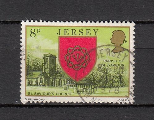Jersey UK met een rood wapen kerk, Postzegels en Munten, Postzegels | Europa | UK, Gestempeld, Verzenden