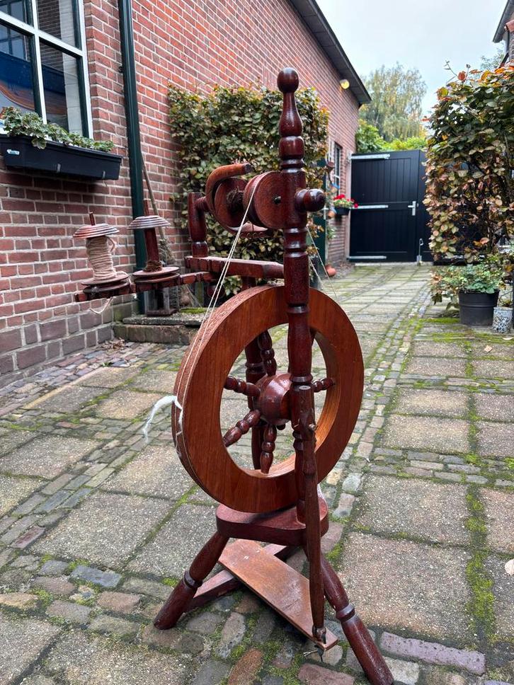 Antiek Spinnewiel - Decoratief & Functioneel, Hobby en Vrije tijd, Spinnewielen en Spinnen, Gebruikt, Spinnewiel, Ophalen