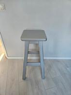 Grijze houten barkruk, Ophalen, Gebruikt, Hout, Eén