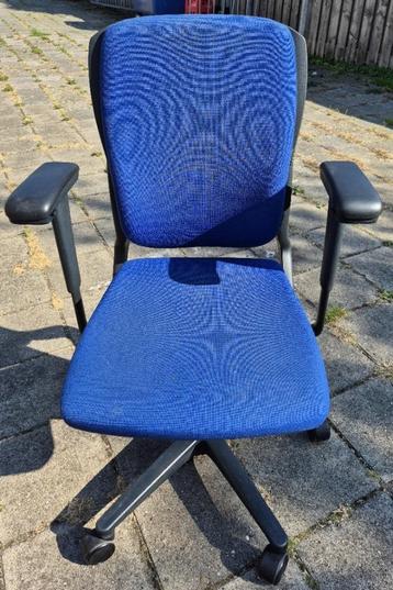 Burostoel Ahrend beschikbaar voor biedingen