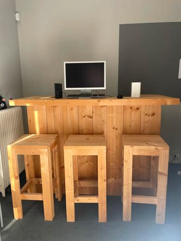 Houten Bar met 3 Krukken beschikbaar voor biedingen