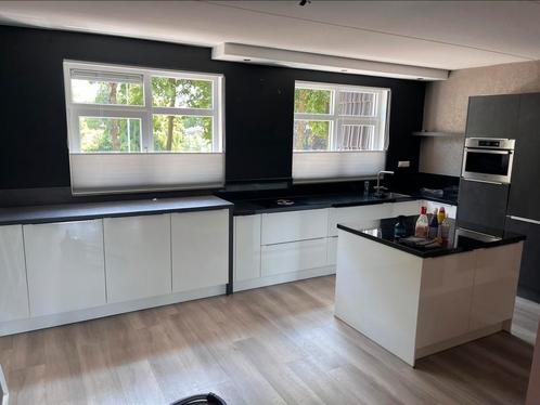 Complete keuken (recht/hoek), Huis en Inrichting, Keuken | Complete keukens, Gebruikt, Overige typen, Wit, Graniet of Steen, Ophalen of Verzenden
