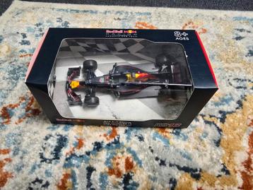 Red Bull Racing TAG Heuer RB13 Die-Cast Auto 1:43 beschikbaar voor biedingen