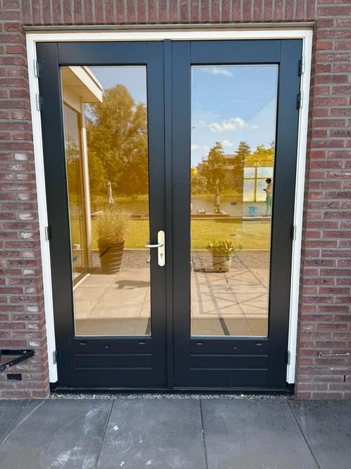 Twee dubbele hardhouten buitendeuren met beslag, Doe-het-zelf en Verbouw, Deuren en Horren, Zo goed als nieuw, Buitendeur, 215 cm of meer