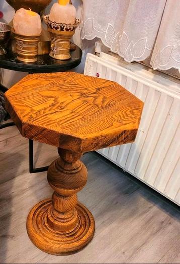 Mooie Antieke Houten Tafel beschikbaar voor biedingen