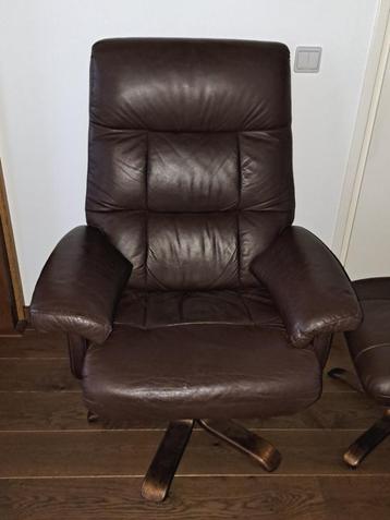 Lederen fauteuil beschikbaar voor biedingen