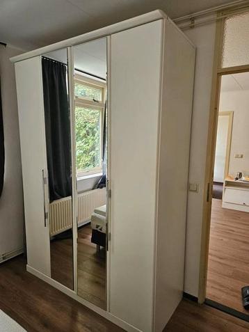 gratis, grote nog nette kledingkast. ophalen voor katje bier