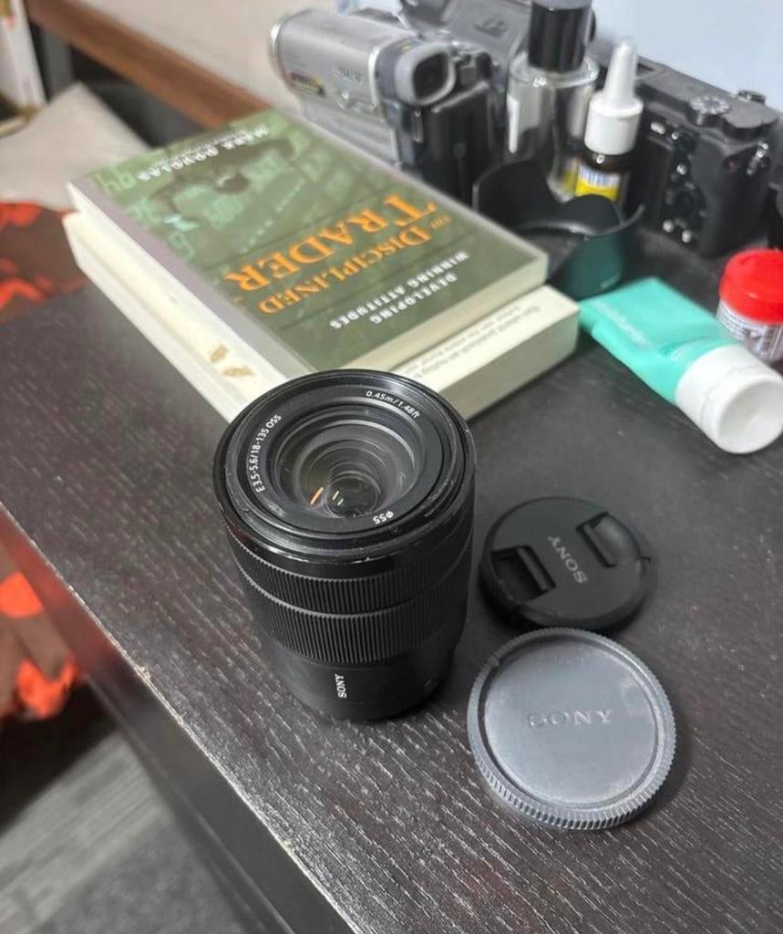 Sony E 18-135mm OSS Lens - Uitstekende Staat, Audio, Tv en Foto, Fotografie | Lenzen en Objectieven, Ophalen of Verzenden, Zo goed als nieuw