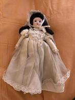 Antieke pop, bruidje, circa 30 hoog, Verzamelen, Poppen, Ophalen of Verzenden, Zo goed als nieuw, Pop