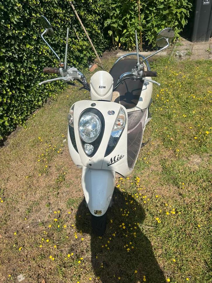 Sym mio, Fietsen en Brommers, Scooters | SYM, Zo goed als nieuw, Mio, Maximaal 25 km/u, Benzine, Ophalen of Verzenden