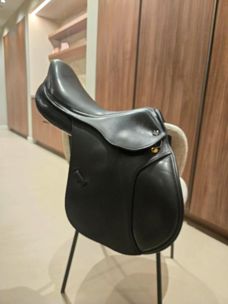 Prestige springzadel 15inch, Dieren en Toebehoren, Paarden en Pony's | Zadels, Zo goed als nieuw, Springen, Ophalen of Verzenden