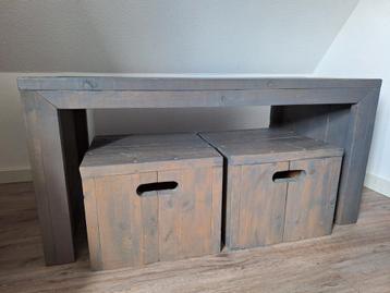 Speeltafel voor kinderen beschikbaar voor biedingen