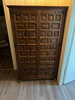 Massief houten hangkast, Ophalen