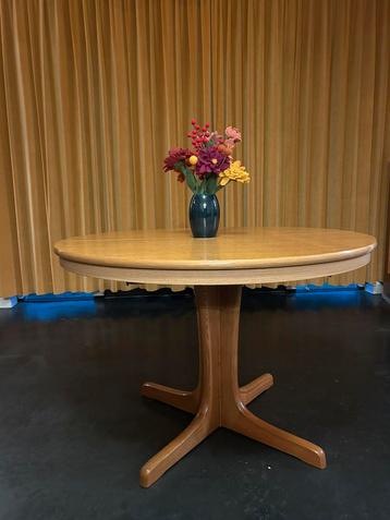 Mooie design eetkamer tafel beschikbaar voor biedingen