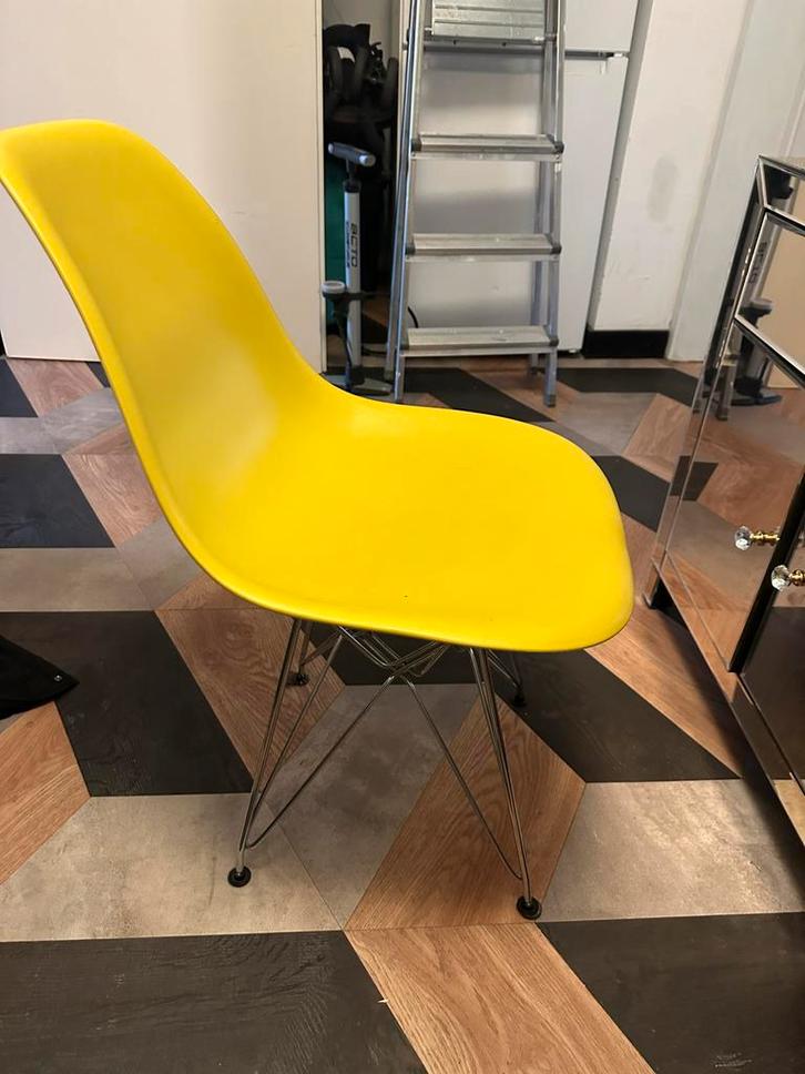 Stoelen: 2 Geel, 1 Zwart - Set van 3, Huis en Inrichting, Stoelen, Gebruikt, Drie, Kunststof, Overige kleuren, Ophalen of Verzenden