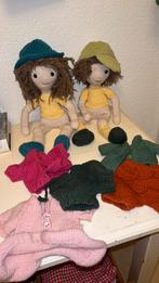 Twee zelfgebreidde jongen/meisjes pop, Ophalen of Verzenden, Nieuw, Overige typen