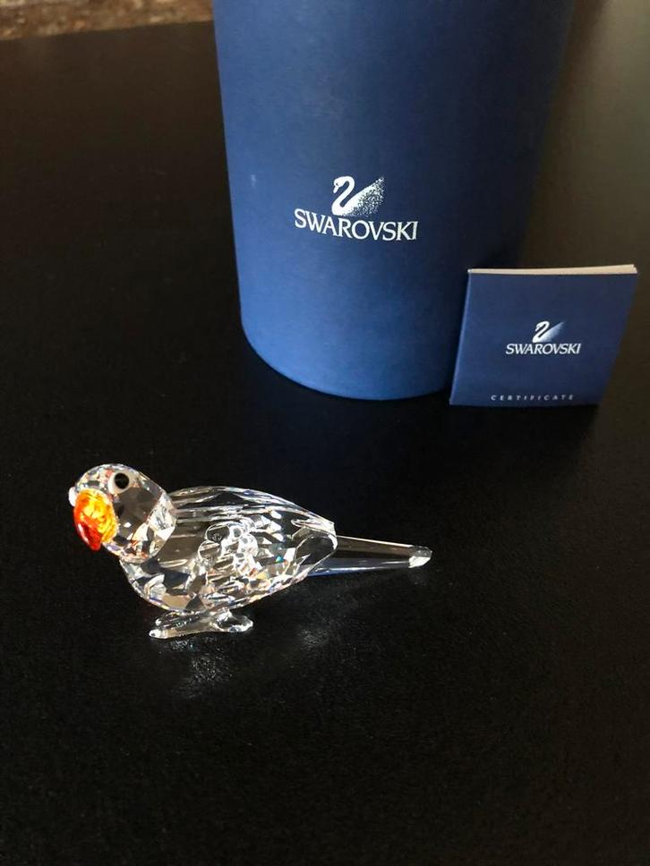 NIEUWSTAAT SWAROVSKI PAPEGAAI, Verzamelen, Swarovski, Zo goed als nieuw, Figuurtje, Ophalen of Verzenden