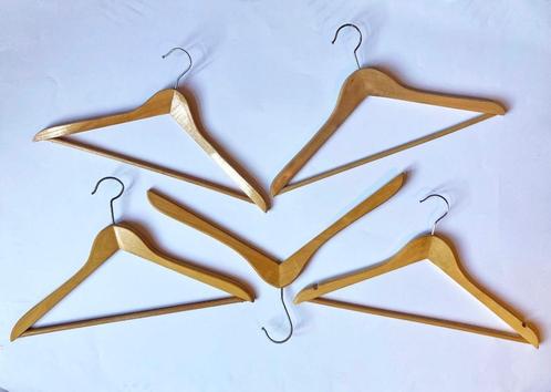 5 houten kleerhangers, allemaal anders, Antiek en Kunst, Curiosa en Brocante, Ophalen of Verzenden