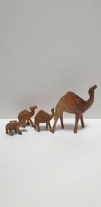 2281) Familie kamelen met een ezel, Antiek en Kunst, Ophalen of Verzenden