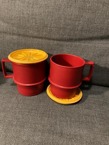 Tupperware koffiebekers met onderzetter/deksel  beschikbaar voor biedingen