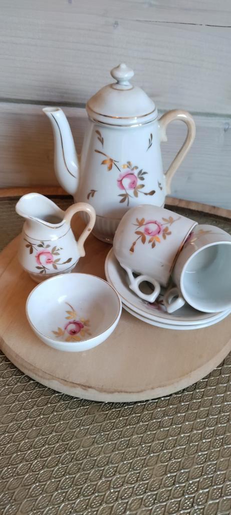 Antiek Poppen Servies met Roosjes, Huis en Inrichting, Keuken | Servies, Gebruikt, Compleet servies, Overige stijlen, Porselein