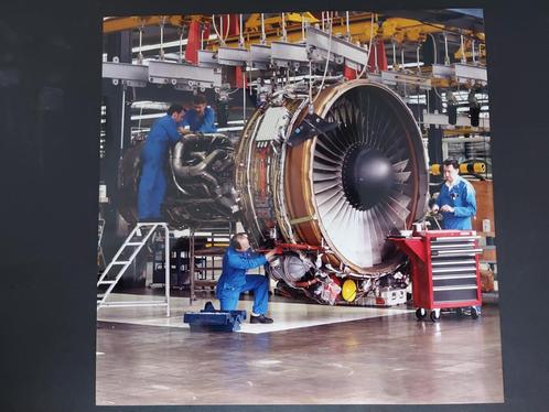 Foto van de bouw van vliegtuigmotoren (F907), Verzamelen, Luchtvaart en Vliegtuigspotten, Zo goed als nieuw, Kaart, Foto of Prent