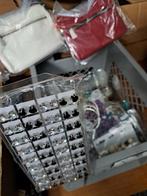 Partij sieraden met tassen. Diversen, Overige materialen, Verstelbaar, Overige kleuren, Nieuw