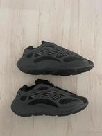 yeezy 700 v3 dark glow maat 44, Kleding | Heren, Schoenen, Ophalen of Verzenden, Adidas yeezy, Zo goed als nieuw, Sneakers of Gympen