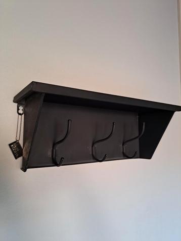 Kapstok Home Society beschikbaar voor biedingen