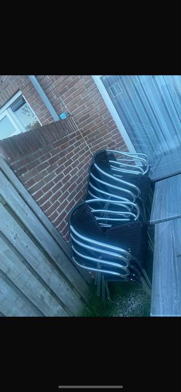 Terrasset: 4 Tafels & 16 Stoelen beschikbaar voor biedingen