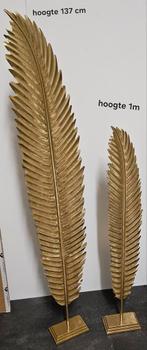 Set gouden decoratieve veren, Ophalen