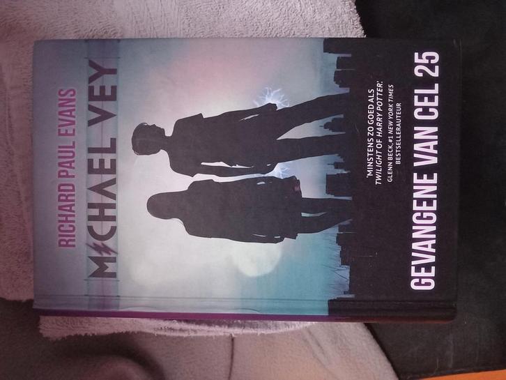 Michael Vey gevangene van cel 25, Boeken, Fantasy, Zo goed als nieuw, Ophalen of Verzenden