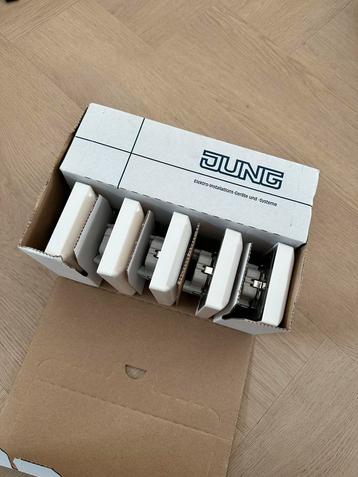 8 stuks JUNG wandcontactdoos 2-voudig AS500 alpine wit beschikbaar voor biedingen