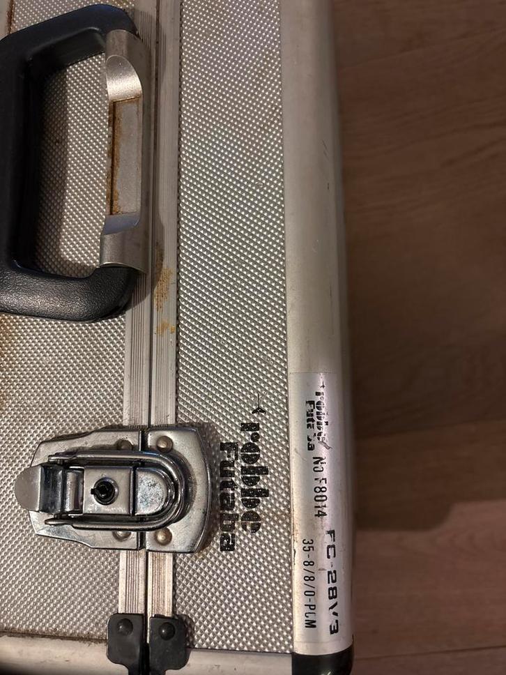 Robbe Futaba FC-28 Zender met Koffer en ontvangers, Hobby en Vrije tijd, Modelbouw | Radiografisch | Vliegtuigen, Gebruikt, Ophalen of Verzenden