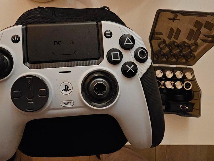 Nacon revolution 5 pro controller, Spelcomputers en Games, Spelcomputers | Sony PlayStation 5, Zo goed als nieuw, Ophalen