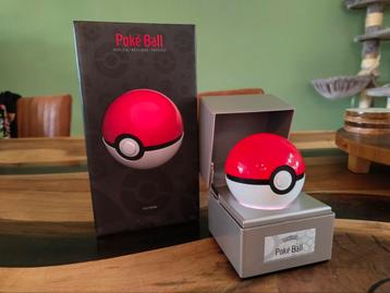 Pokémon Poké Ball Replica met standaard  beschikbaar voor biedingen