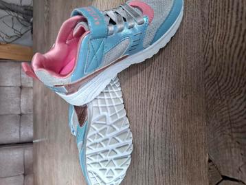 Prachtige Skechers schoen maat 33 (zo goed als nieuw) beschikbaar voor biedingen