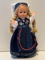 Klederdracht pop uit district Sunnmore in Noorwegen (12 cm), Ophalen of Verzenden, Zo goed als nieuw, Pop, Levensecht of Reborn