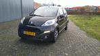 Peugeot 107 1.0 12V 5DR 2012 Zwart, Voorwielaandrijving, Stof, 4 stoelen, Origineel Nederlands