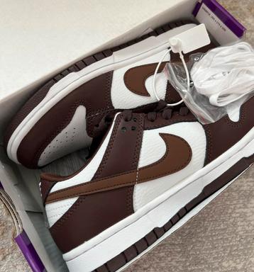 Nike dunks bruin beschikbaar voor biedingen